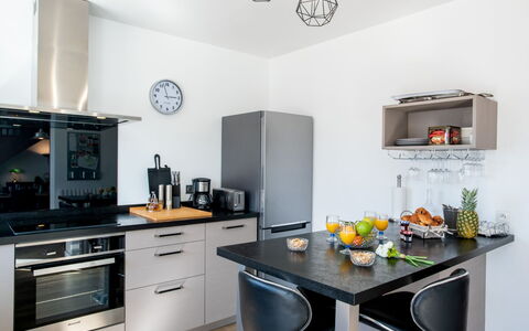Les Elfes: Room, Countertop, Furniture, Kitchen, Property, Interior Design, Cabinetry, Kitchen Stove, Green, Yellow