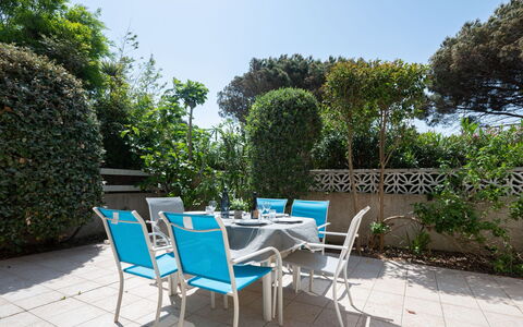 Villa Cassin: Water, Plant, Building, Daytime, Property, Sky, Swimming Pool, Azure, Tree, Body Of Water