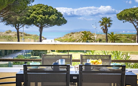 Accommodation:&nbsp;Le Serpent de Mer 115.8