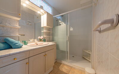 Accommodation:&nbsp;Le Serpent de Mer 115.2