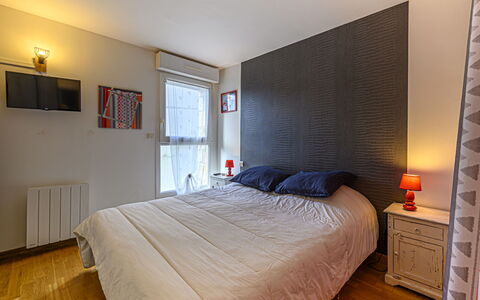 Le Sudouest: Furniture, Property, Comfort, Wood, Window, Textile, Shade, Floor, Flooring