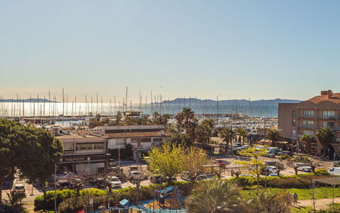 Accommodation:&nbsp;Port de la Gavine 200.34