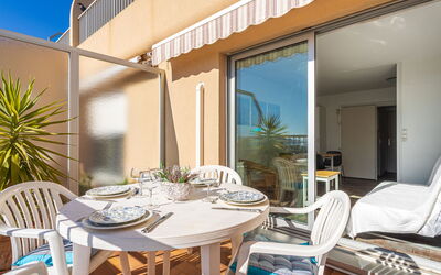 Accommodation:&nbsp;Port de la Gavine 200.34