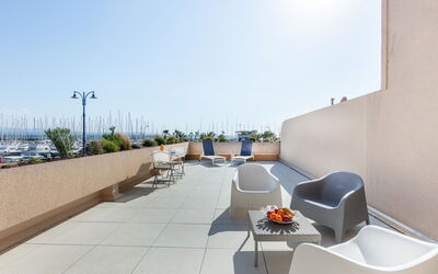 Accommodation:&nbsp;Port de la Gavine 200.25