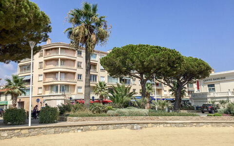 Sainte Maxime 124: Property, Tree, Building, Palm Tree, Residential Area, Real Estate, Architecture, Neighbourhood, Apartment, Arecales