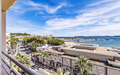 Sainte Maxime 124: House, Residential Area, Home, Roof, Composite Material, Estate, Cottage, Shade, Swimming Pool, Villa