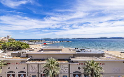Accommodation:&nbsp;Les Dauphins 124.1