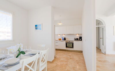 Accommodation:&nbsp;Les Dauphins 124.1