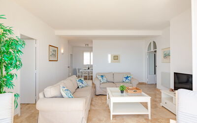 Accommodation:&nbsp;Les Dauphins 124.1