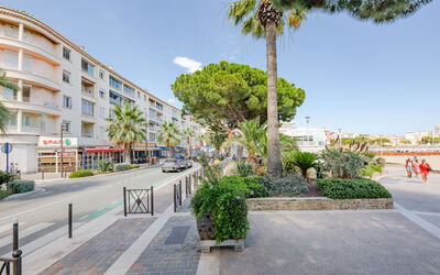 Accommodation:&nbsp;Les Dauphins 124.2