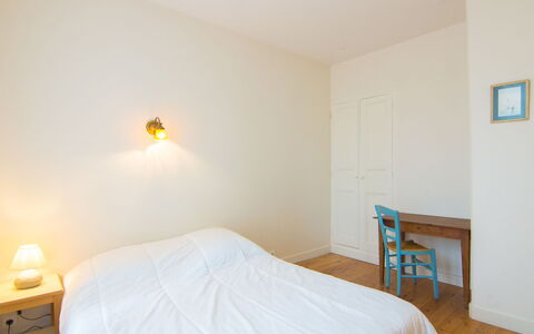 Petit Acacia: Property, Comfort, Azure, Wood, Textile, Interior Design, Shade, Paint, Bed, Floor