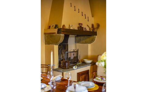 Collina dei Fiori: Interior Design, Furniture, Lighting, Room, Wood Stain, Light Fixture, Picture Frame, Countertop, Chair, Lamp
