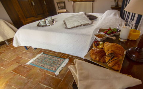 Collina dei Fiori: Furniture, Interior Design, Wood, Flooring, Room, Floor, Lighting, Table, Food, Linens
