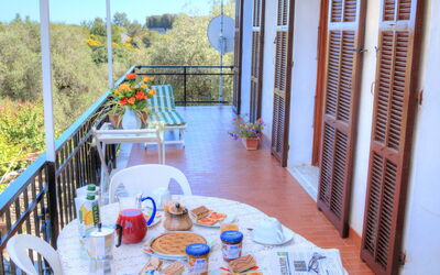 Accommodation:&nbsp;Flowers Of Andora - Lilla