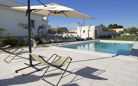 Villa Berbaro: Water, Plant, Sky, Building, Azure, Shade, Swimming Pool, Outdoor Furniture, Sunlounger, House