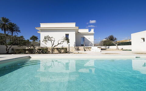 Villa Berbaro: Water, Sky, Property, Azure, Swimming Pool, Tree, Building, Cloud, Real Estate, Leisure