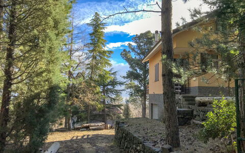 Mareneve: Nature, Property, Tree, Sky, Natural Landscape, House, Home, Real Estate, Building, Architecture