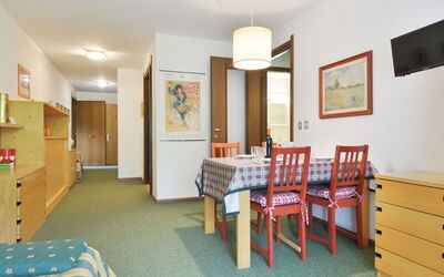 Accommodation:&nbsp;Enrosadira 710.5