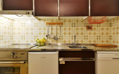 Enrosadira 710.5: Countertop, Cabinetry, Kitchen, Tile, Room, Property, Furniture, Yellow, Interior Design, Kitchen Stove