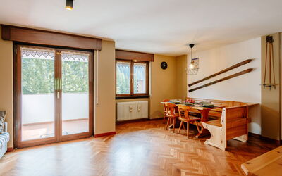 Enrosadira 710.11: Building, Window, Wood, Table, Hall, Floor, Flooring, Door, Living Room