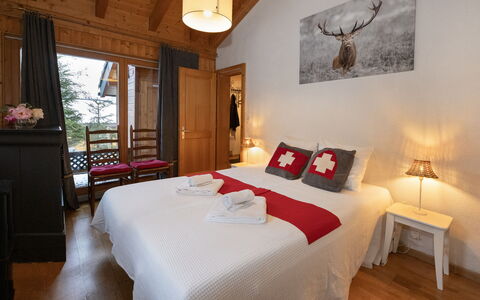 Ropiar: Wood, Furniture, Interior Design, House, Home, Room, Ceiling, Bedroom, Floor, Bed