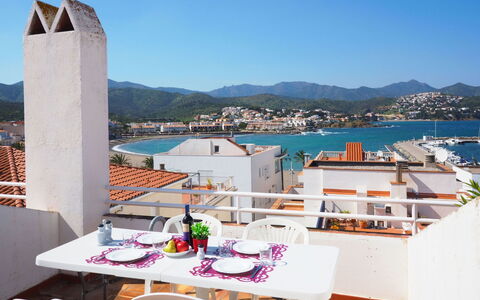 Roger de Flor: Property, Vacation, Sky, Tourism, Town, Azure, House, Apartment, Building, Summer