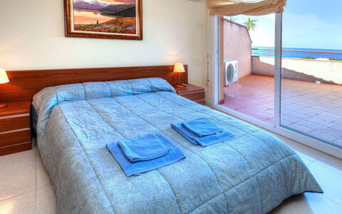 Fané: Bedroom, Bed, Room, Furniture, Property, Bed Sheet, Real Estate, Bed Frame, Bedding, Interior Design