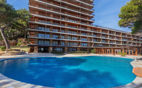 St Antoni de Calonge 250: Water, Property, Sky, Swimming Pool, Building, Azure, Tree, Plant, Architecture, Condominium