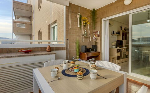 Accommodation:&nbsp;Jardines del Mar Iii 8.10