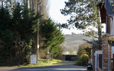 Deauville-Trouville 297: Plant, Sky, Road Surface, Tree, Asphalt, Street Light, Thoroughfare, Rural Area, Road, Landscape