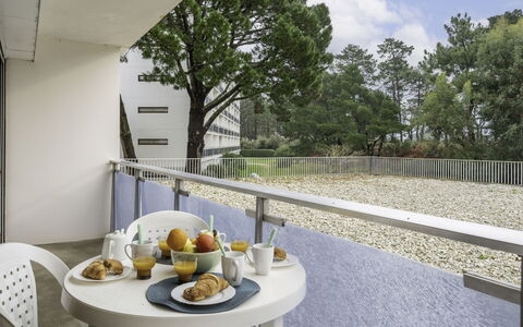 Saint Philibert 140: Apartment, Condominium, Balcony, Shade, Hotel, Daylighting
