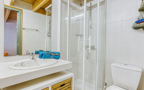 La Belle Océane: Bathroom, Room, Property, Yellow, Interior Design, Building, Real Estate, Tile, Architecture, Tap