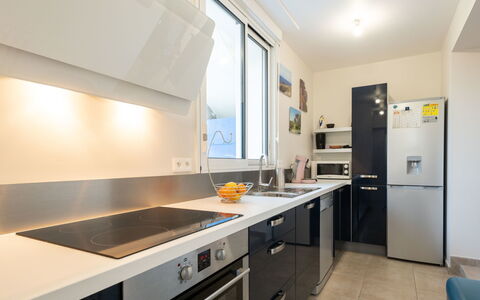 Kerhel: Property, Room, Countertop, Kitchen, Cabinetry, Furniture, Building, Yellow, Interior Design, Real Estate