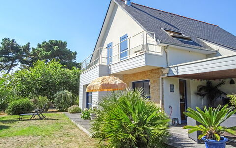 Roch Azur: Property, House, Home, Building, Real Estate, Residential Area, Cottage, Architecture, Roof, Facade