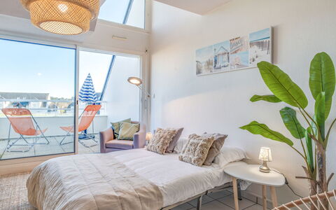 Domaine des Tadornes: Room, Furniture, Property, Interior Design, Bedroom, Building, Living Room, House, Table, Bed