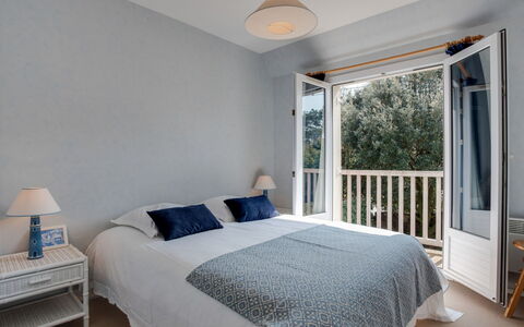 Les Marines: Bedroom, Furniture, Bed, Room, Property, Interior Design, Bed Sheet, Bed Frame, Bedding, Floor