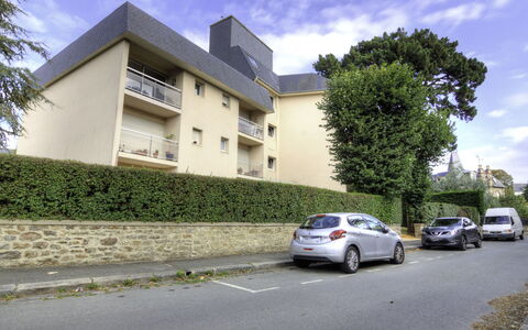 Les Jardins de la Malouine: Cloud, Car, Sky, Wheel, Plant, Building, Property, Vehicle, House