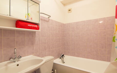 Les Jardins de la Malouine: Plumbing Fixture, Tap, Sink, Property, Bathroom Sink, Bathroom, Bathtub, Building, Purple, Interior Design