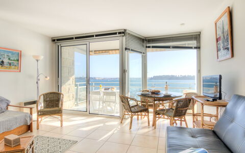 Le Bellevue: Table, Furniture, Building, Picture Frame, Chair, Comfort, Azure, Wood, Couch, Interior Design