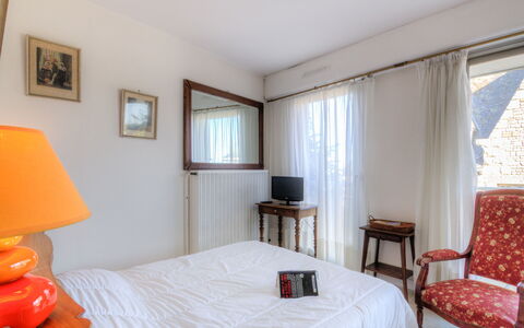 Le Royal Foch: Furniture, Property, Comfort, Wood, Picture Frame, Window, Lamp, Interior Design, Floor, Pillow