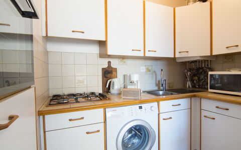 Le Royal Foch: Cabinetry, Countertop, Kitchen Sink, Property, Kitchen Appliance, Sink, Kitchen Stove, Kitchen, Cooktop, Gas Stove