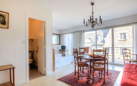 Le Royal Foch: Table, Picture Frame, Furniture, Building, Chair, Wood, Interior Design, Drawer, Flooring, House