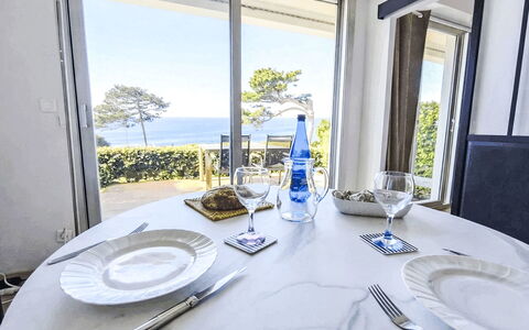 Dinard 220: Furniture, Kitchen & Dining Room Table, Interior Design, Chair, Table, Dining Room, Resort, Restaurant, Houseplant, Coffee Table