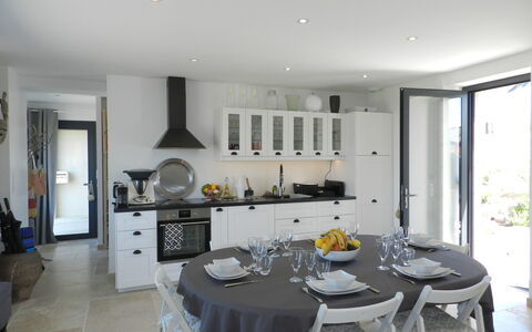 Le Ménez: Room, Property, Furniture, Building, Interior Design, Kitchen, Dining Room, Floor, House, Table