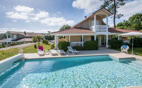 Eden Parc: Water, Cloud, Plant, Sky, Property, Building, Swimming Pool, Azure, Architecture, Shade