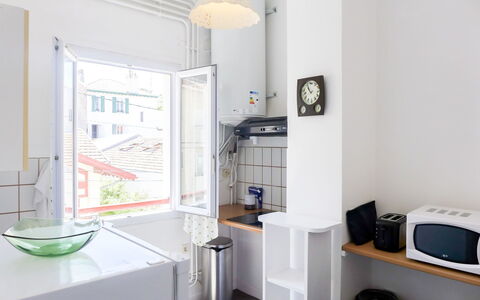 St Jean: Furniture, Interior Design, Window, Building, Flooring, Floor, Home Appliance, Kitchen, Shelving