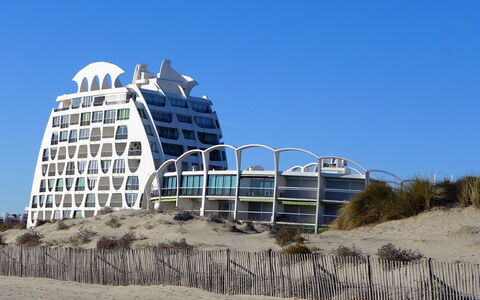Poséidon: Dome, Architecture, Sky, Beach, Dome, Tree, Vacation, Tourism, Building, Sea