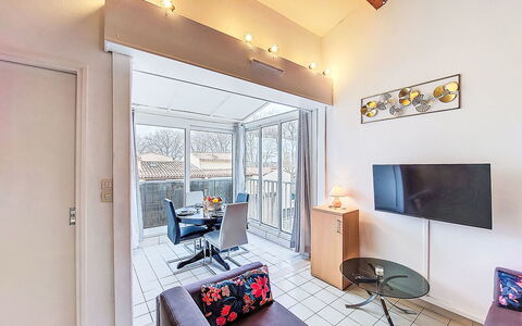 Jean Bart 3: Apartment, Condominium, Residential Area, Urban Design, Mixed-Use, Commercial Building, Balcony, Hotel, Shade