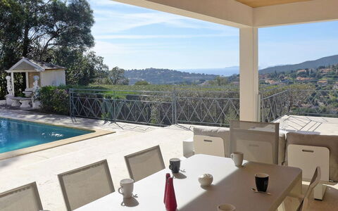 Belle Vue: Property, House, Building, Real Estate, Room, Home, Swimming Pool, Interior Design, Vacation, Estate