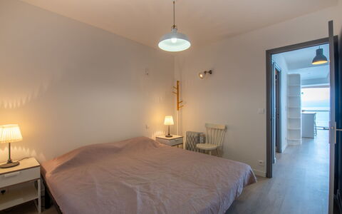 Le Grand Large: Property, Furniture, Comfort, Lighting, Wood, Interior Design, Shade, Lamp, Floor